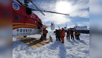 Rescued Antarctic passengers resume journey home 