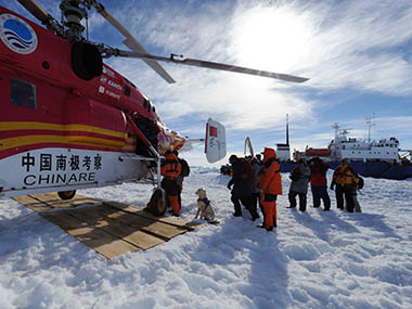 Rescued Antarctic passengers resume journey home Rescued Antarctic passengers resume journey home