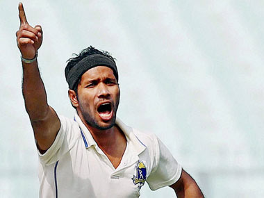 Ranji Trophy roundup: Ashok Dinda's fiery spell ignites qualification hopes for Bengal; Delhi in control against Hyderabad Ranji Trophy roundup: Ashok Dinda's fiery spell ignites qualification hopes for Bengal; Delhi in control against Hyderabad