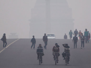 Fog in Delhi disrupts rail traffic, 47 trains slowed down Fog in Delhi disrupts rail traffic, 47 trains slowed down