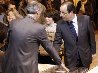 Hollande allies hail 'social democrat' vision despite proposed spending cuts Hollande allies hail 'social democrat' vision despite proposed spending cuts