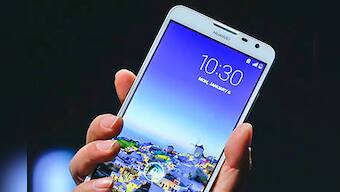 Huawei shows off Ascend Mate 2 which can charge other phones