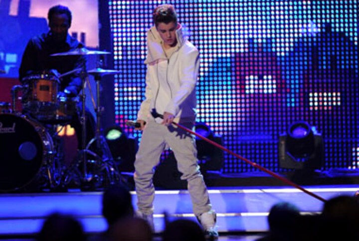 Sober-looking Justin Bieber released from jail after DUI arrest