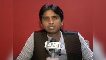 Egg thrown at AAP's Kumar Vishwas in Lucknow, attacker held