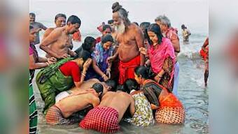  Thousands take holy dip in Sangam on Makar Sankranti 