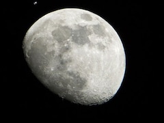 Dust clouds detected on moon from debris' impact