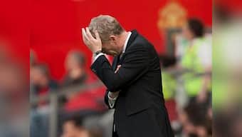 United's Moyes hits out at referee over penalty claim