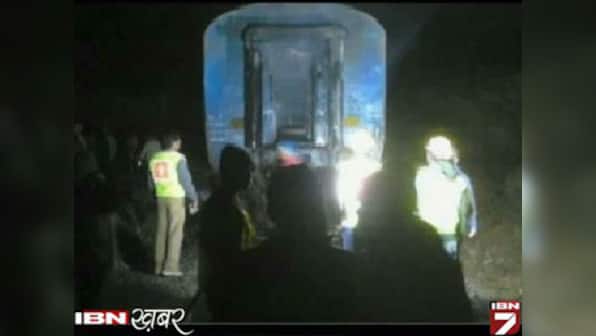 9 killed in Mumbai - Dehradun Express fire, Rail Min orders probe
