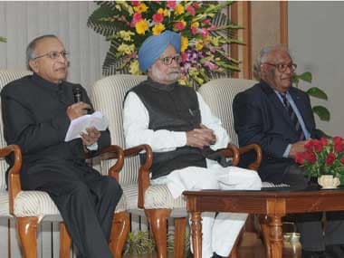  Union Minister for Science & Technology and Earth Sciences, S Jaipal Reddy addressing at the felicitation of CNR Rao, in New Delhi on 14 January 2014. Prime Minister Manmohan Singh and scientist CNR Rao are also seen. Image courtesy PIB