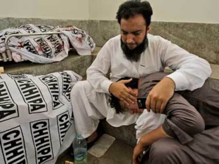 Policeman killed, five injured after bombing in northwest Pakistan