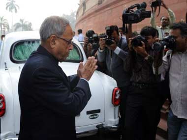 President Pranab speaks to Tharoor, condoles Sunanda's death President Pranab speaks to Tharoor, condoles Sunanda's death
