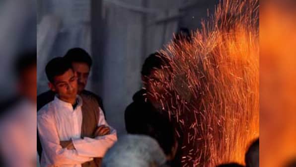  Son Shiv consigns Sunanda to flames in New Delhi