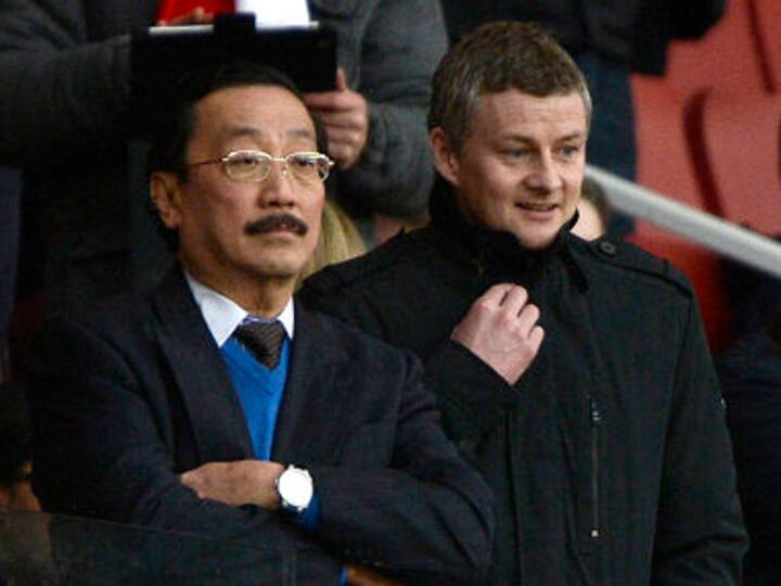 Likely Cardiff boss Solskjaer watches with Tan