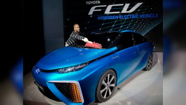 CES 2014: Toyota Hydrogen car that emits water vapor on sale in 2015