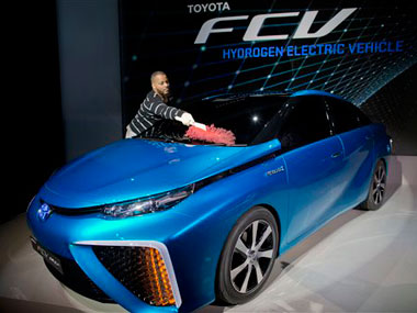 CES 2014: Toyota Hydrogen car that emits water vapor on sale in 2015 CES 2014: Toyota Hydrogen car that emits water vapor on sale in 2015