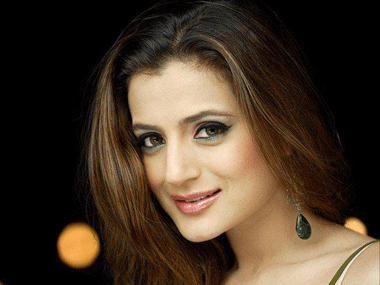 Ameesha Patel issued arrest warrant by Ranchi court in cheating, cheque bounce case Ameesha Patel issued arrest warrant by Ranchi court in cheating, cheque bounce case