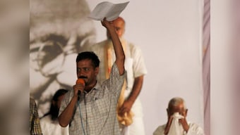 Rains force Kejriwal to take shelter in car during dharna 