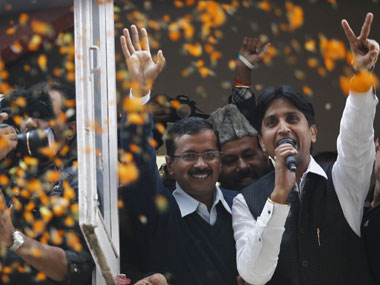 Kejriwal's helpline: 3 days after launch,cops arrested for demanding 'hafta' Kejriwal's helpline: 3 days after launch,cops arrested for demanding 'hafta'