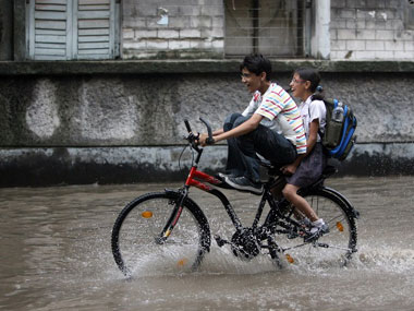 Kolkata: Police taking fines from us illegally, say cyclists Kolkata: Police taking fines from us illegally, say cyclists