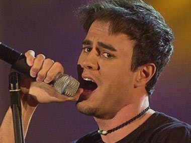 Enrique Iglesias sleeps like a vampire Enrique Iglesias sleeps like a vampire