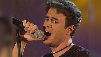 Enrique Iglesias sleeps like a vampire