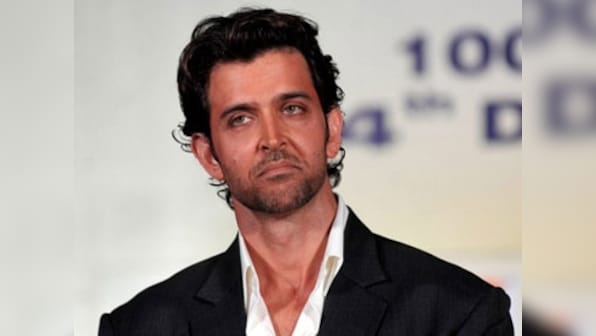 Dear Hrithik Roshan, late much? Actor tweets now asking if 'the dress' is blue or white