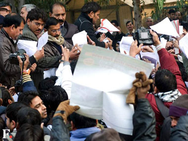 Kejriwal leaves Janata Darbar midway to avoid 'stampede-like situation' Kejriwal leaves Janata Darbar midway to avoid 'stampede-like situation'