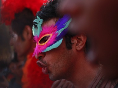 Malaysia: Three Muslim men win court bid to cross-dress Malaysia: Three Muslim men win court bid to cross-dress