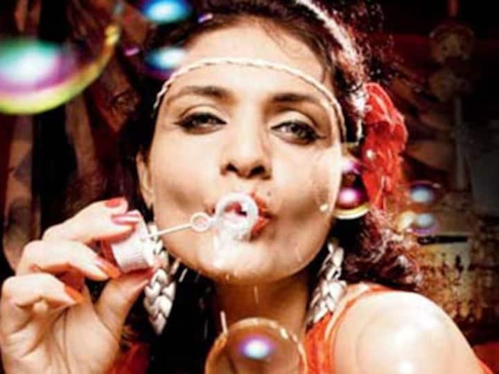 Miss Lovely review: Fascinating look at desi pulp film industry 	 Miss Lovely review: Fascinating look at desi pulp film industry