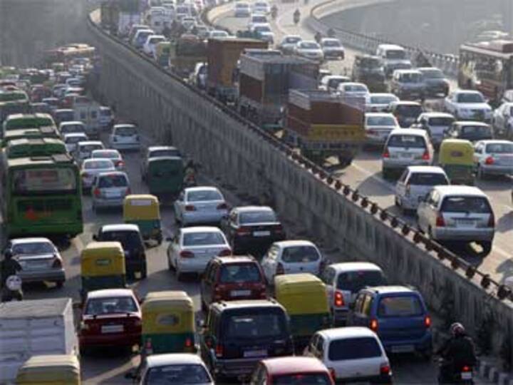 Traffic crawls in Delhi due to Republic Day parade preparations 