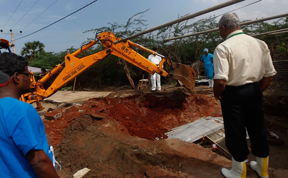 Police officers and doctors watch as an excavator digs up skeletons at a construction site in the former war zone in Mannar, about 327 km (203 miles) from the capital Colombo. Picture taken January 16, 2014. Reuters Police officers and doctors watch as an excavator digs up skeletons at a construction site in the former war zone in Mannar, about 327 km (203 miles) from the capital Colombo. Picture taken January 16, 2014. Reuters