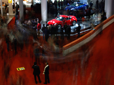 Reporters fight for goodies, Hero fails to unveil new bike: Goof-ups at Auto Expo Reporters fight for goodies, Hero fails to unveil new bike: Goof-ups at Auto Expo