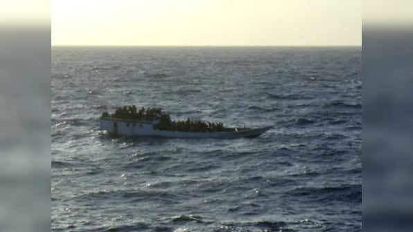 Aus navy forced refugees onto lifeboat and blew up ship: Indonesia