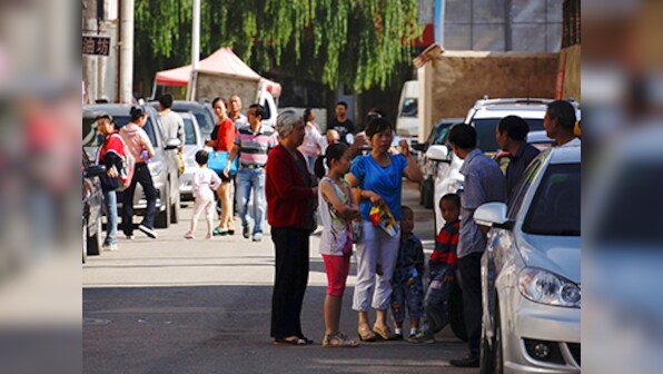 Strong quake shakes west China, casualties unclear