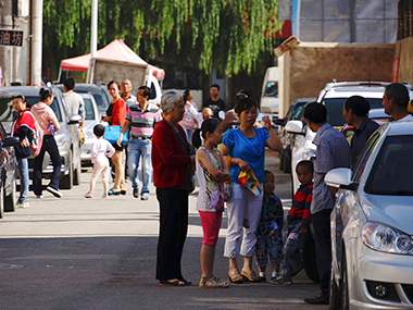 Strong quake shakes west China, casualties unclear Strong quake shakes west China, casualties unclear