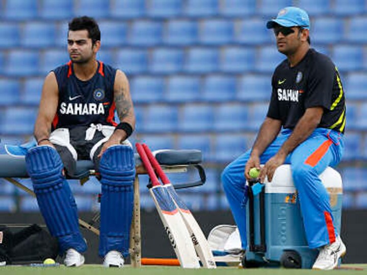 Crowe says Dhoni can give Test captaincy to Kohli