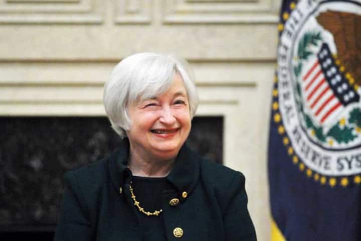 S&P 500 ends at record high after Yellen blames weather for weak US economy