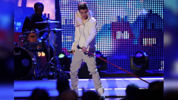 Justin Bieber releases new single, aptly titled 'Broken'