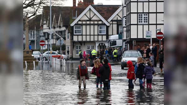 London: Thames reaches highest level in years, floods towns