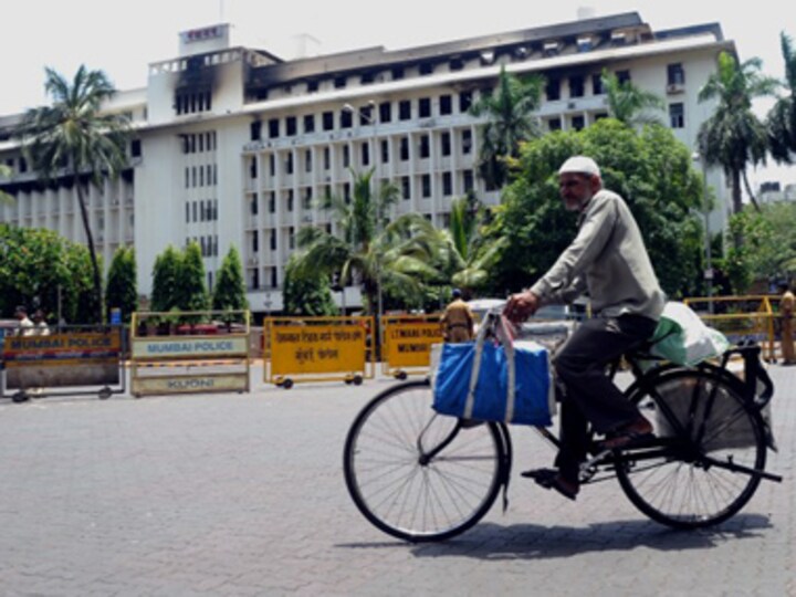 Hundreds rush to Mantralaya following rumour of housing scheme