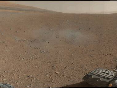 NASA finds clues to possible water flow on Mars