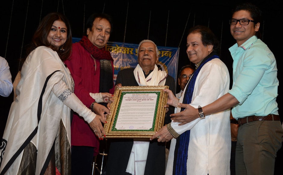 Images: Ustad Ghulam Mustafa Khan felicitated at Glory Awards - Photos ...