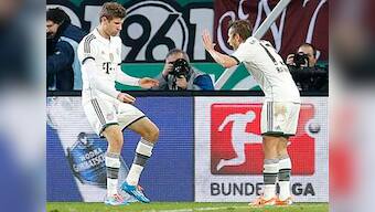 Mueller scores twice as Bayern win 14th in a row