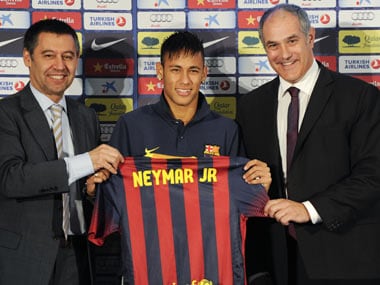 Bartomeu (L) with Neymar during the player's unveiling at Barcelona. Getty Images