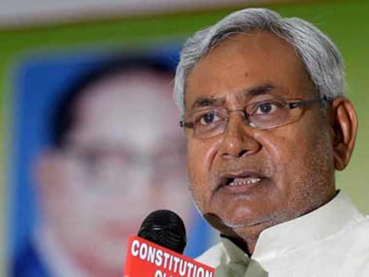 Visibly worried Nitish lashes out at Paswan, calls him "unprincipled"