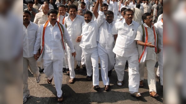 Cong's tough choice: Pass Telangana or Rahul's new laws?
