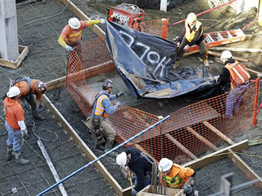 Ice Age mammoth tusk discovered by construction workers in Seattle Ice Age mammoth tusk discovered by construction workers in Seattle