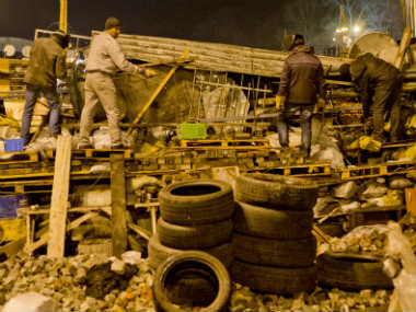 Ukraine: Nearly 101 killed in one week of clashes  Ukraine: Nearly 101 killed in one week of clashes
