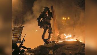 Ukraine: Russia flexes military muscle amid escalating tensions