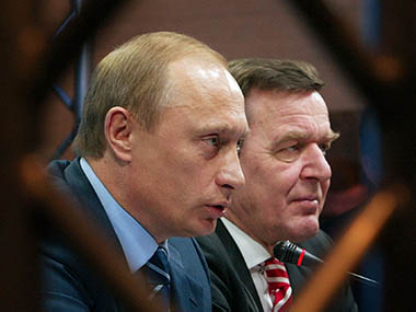 Putin courts Georgia, accuses West of Cold War-style 'containment' Putin courts Georgia, accuses West of Cold War-style 'containment'